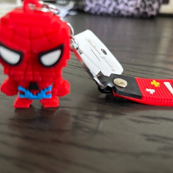 Kid's Keychain NWT - Picture 2 of 2